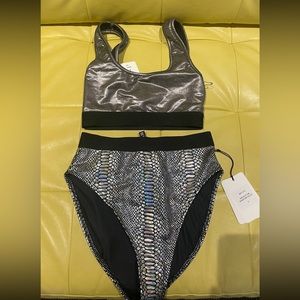 Beth Richards bikini SET TOP&BOTTOMS. Top XS. High waisted bottoms S.